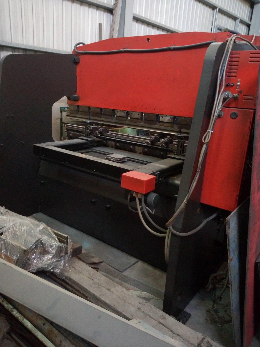 AMADA_RG80單電腦折床_長度8尺_加壓能力80噸