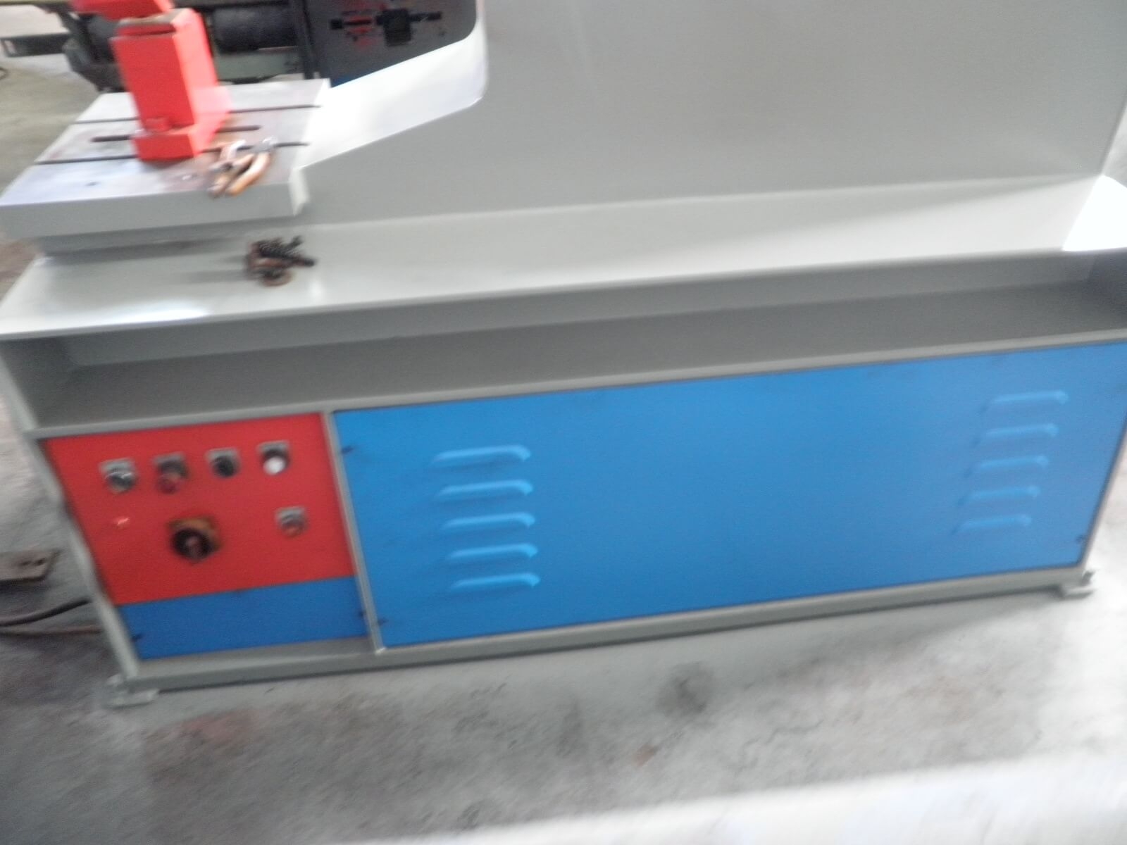 興陽沖孔機160噸