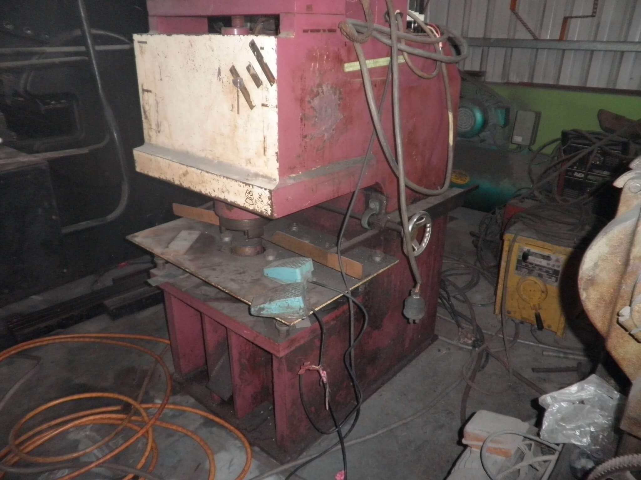 沖孔機150噸