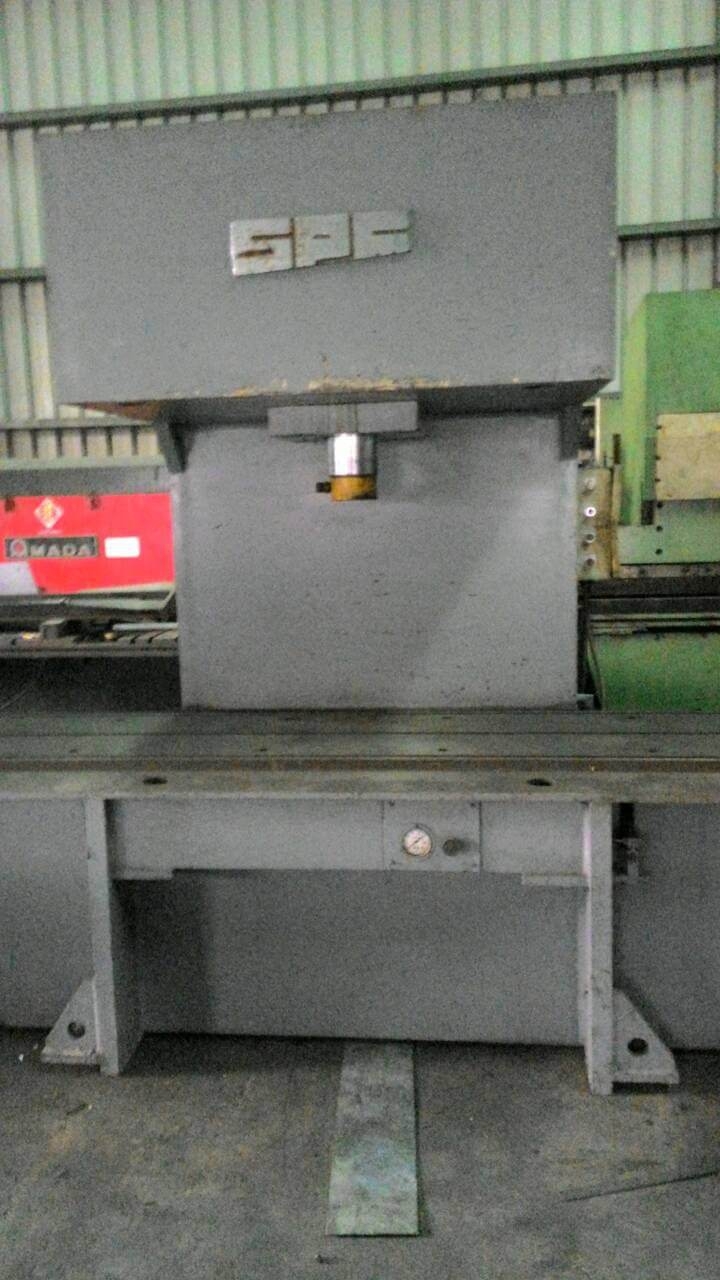 迪斯油壓機_長45OOmm，開距700mm，喉寬9OOmm