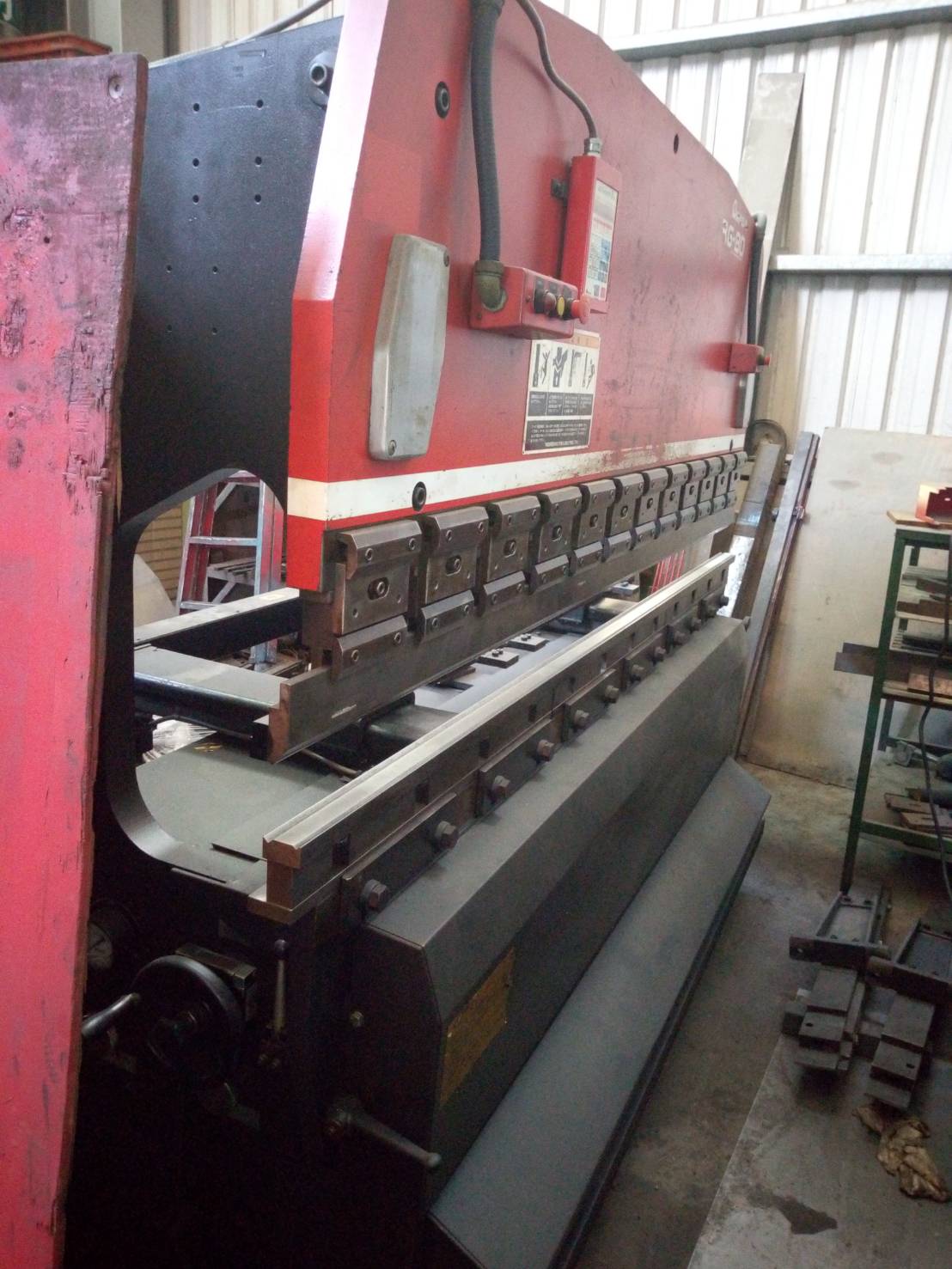 AMADA_RG80單電腦折床_長度8尺_加壓能力80噸