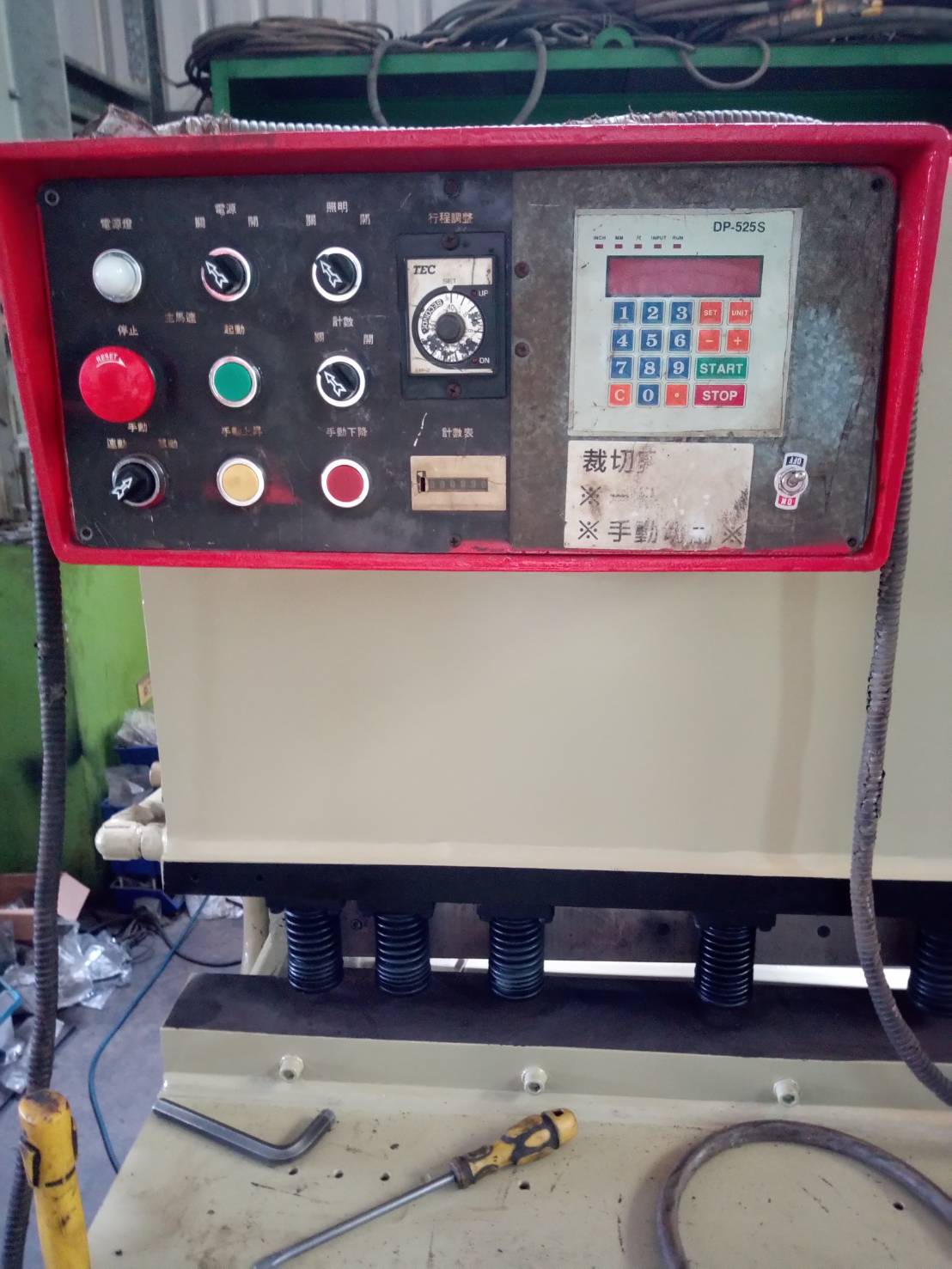 正記TES-3165電腦剪床_長10尺_剪斷能力6mm