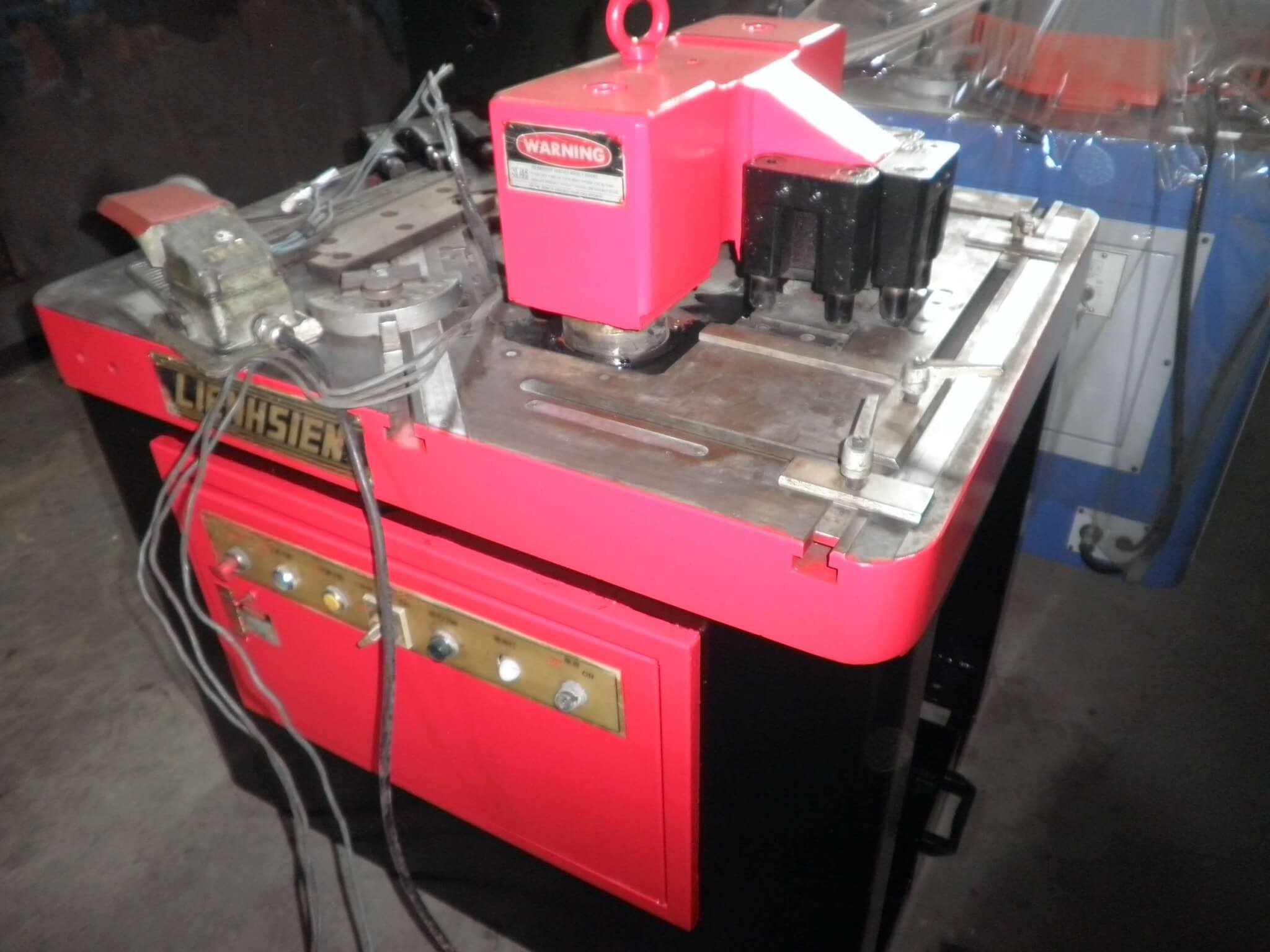 連賢切角機