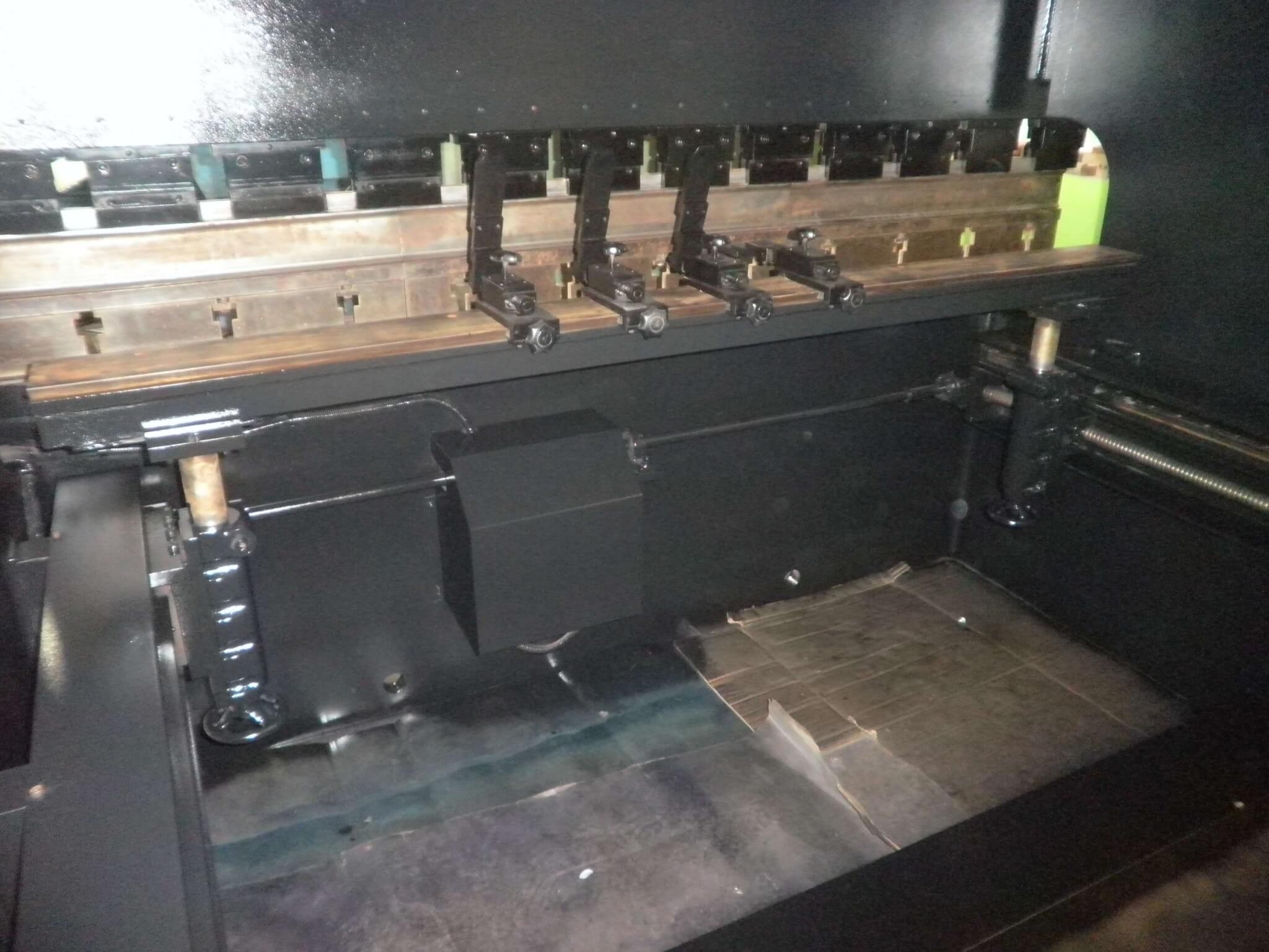 釧鋒8尺電腦折床_加壓能力80噸