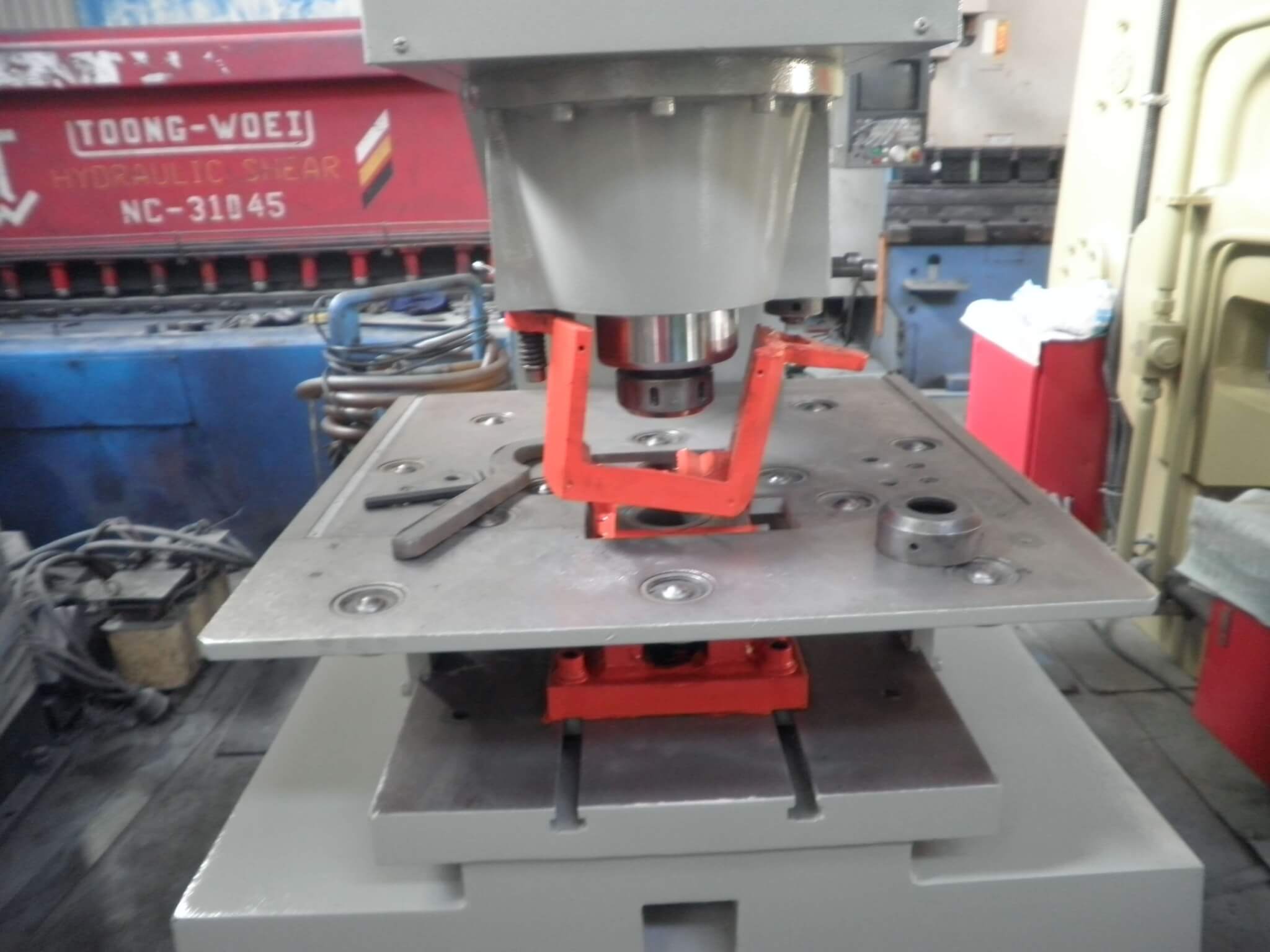 興陽160噸沖孔機